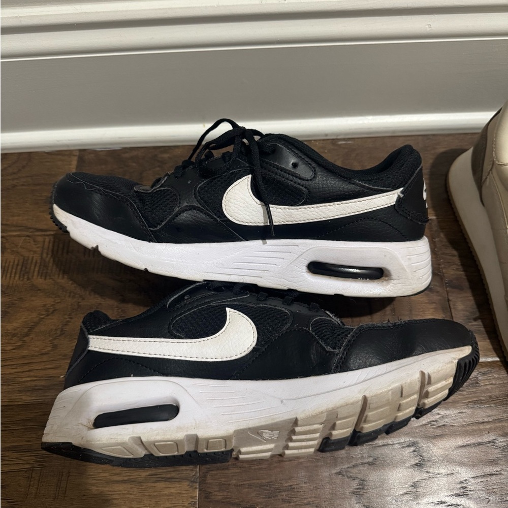 Nike Black and White Air Max Sneakers size 8.5